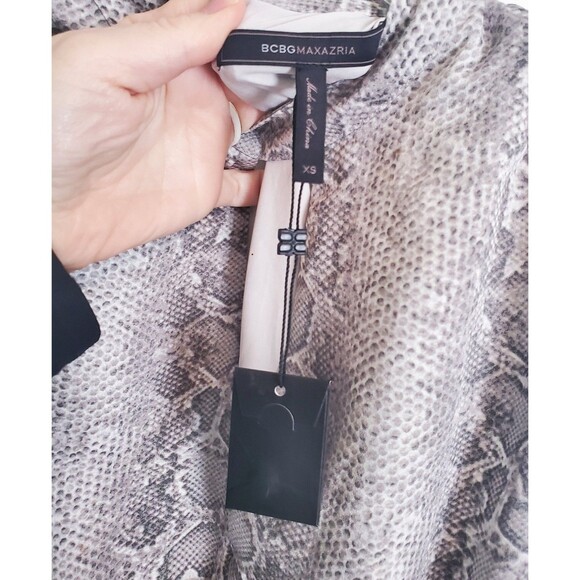 BCBG Max Azria   NWT Womens Top Gray Snakeskin Print XS Keyhole Neck And Peplum - Picture 2 of 8